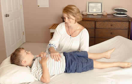 Brandi Nelson, CAMT-LMT adminisering pediatric massage.